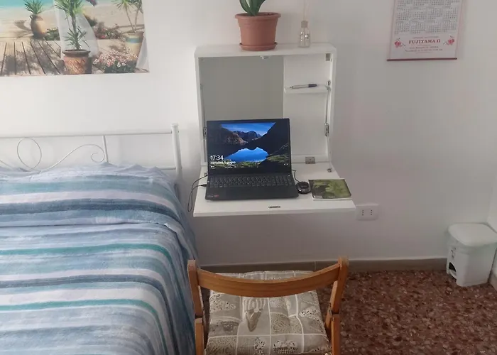 Πανσιόν Da Enzo Centro A 5 Minuti A Piedi Dal Mare Imperia